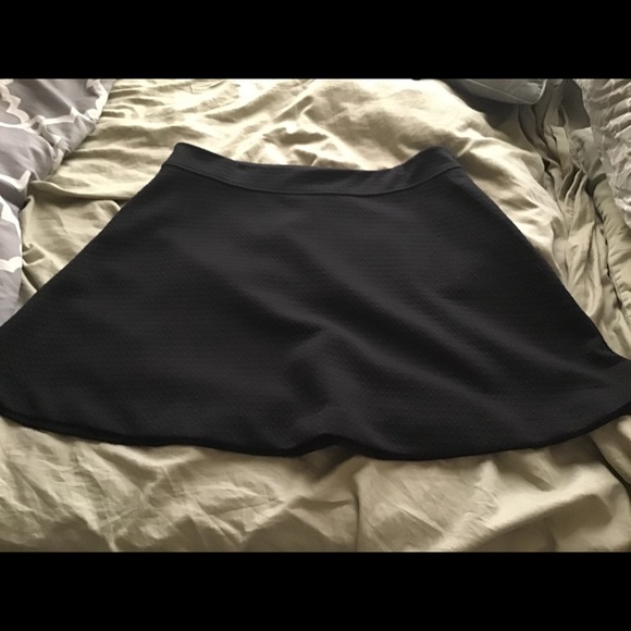 Black Adrienne Vittadini Skirt (XL) - Picture 2 of 3